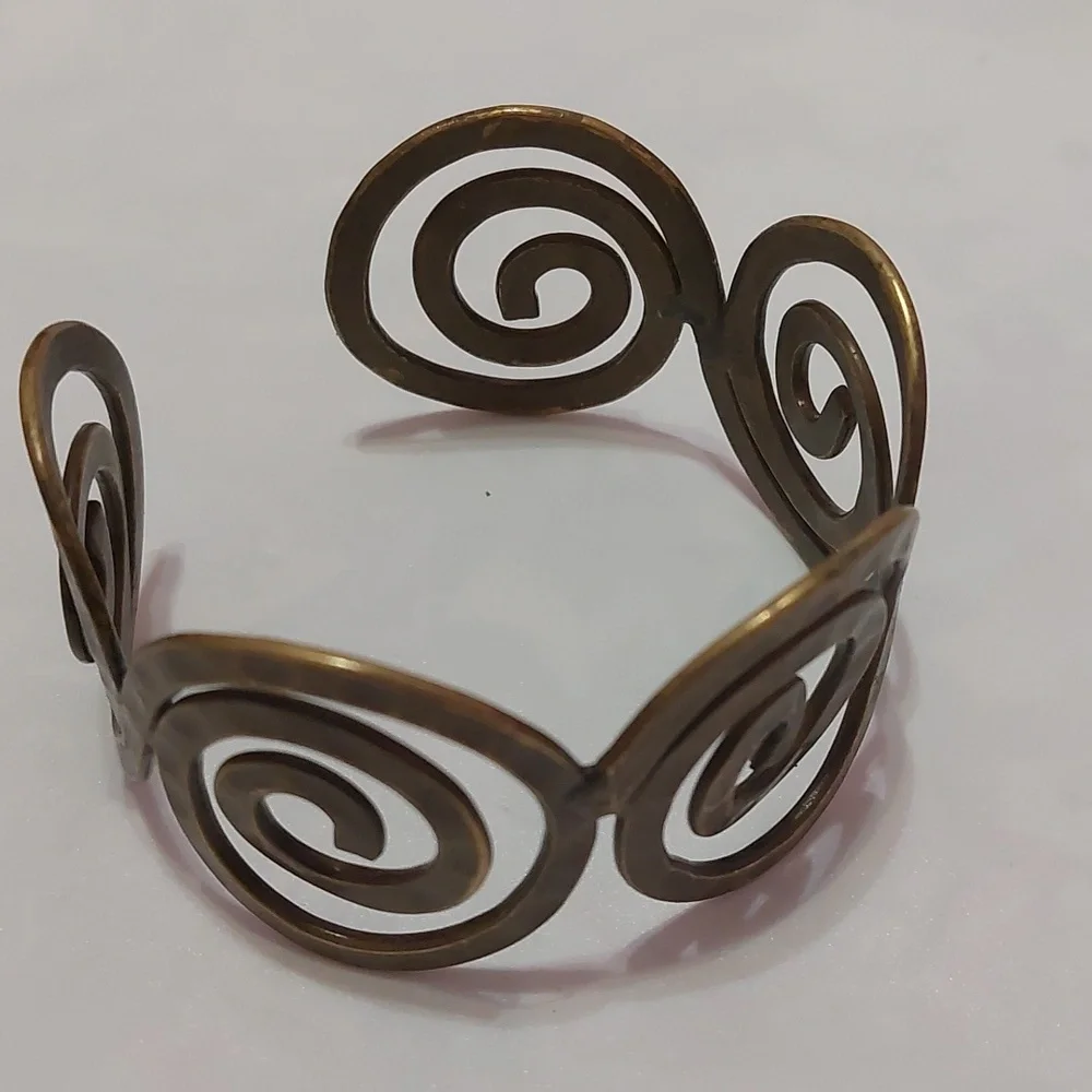 Vintage Minoan Swirls Hammered Brass Cuff Bracelet - Picture 2 of 9